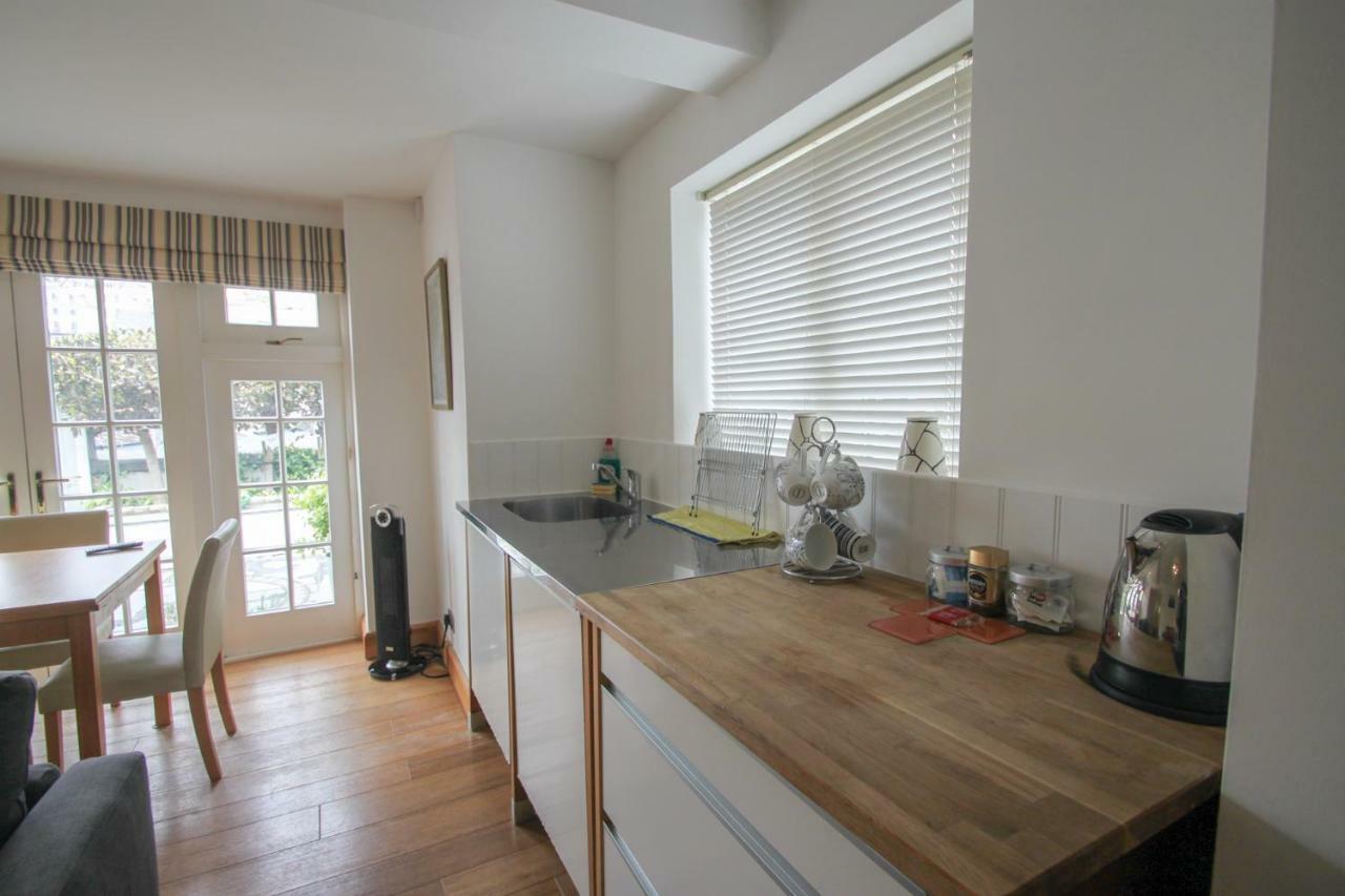 Just B: Central Town Apartment with Smart TV and Power Shower Dartmouth Exterior photo