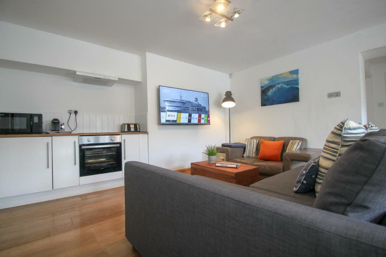 Just B: Central Town Apartment with Smart TV and Power Shower Dartmouth Exterior photo